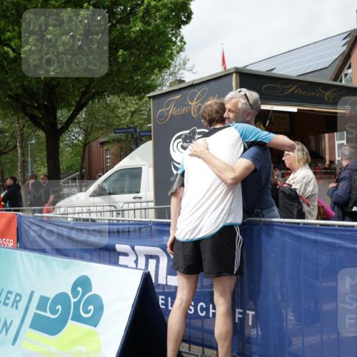 10.05.2026 - 8. Wedeler Halbmarathon Yannick Fuchs http://msf.ph/oto/9734875 10.05.2026 11:54:06 Ziel 76, 843, 1014 meine-sportfotos.de