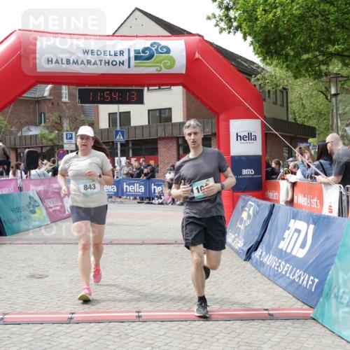 10.05.2026 - 8. Wedeler Halbmarathon Yannick Fuchs http://msf.ph/oto/9734897 10.05.2026 11:54:11 Ziel 267, 843, 1014 meine-sportfotos.de