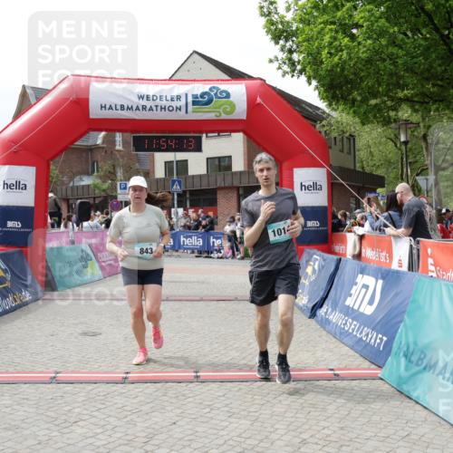 10.05.2026 - 8. Wedeler Halbmarathon Yannick Fuchs http://msf.ph/oto/9734899 10.05.2026 11:54:11 Ziel 267, 843, 1014 meine-sportfotos.de