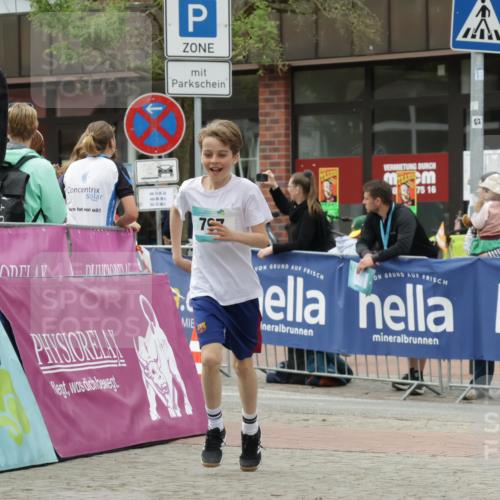 10.05.2026 - 8. Wedeler Halbmarathon Yannick Fuchs http://msf.ph/oto/9734900 10.05.2026 12:47:56 Ziel 796, 797 meine-sportfotos.de