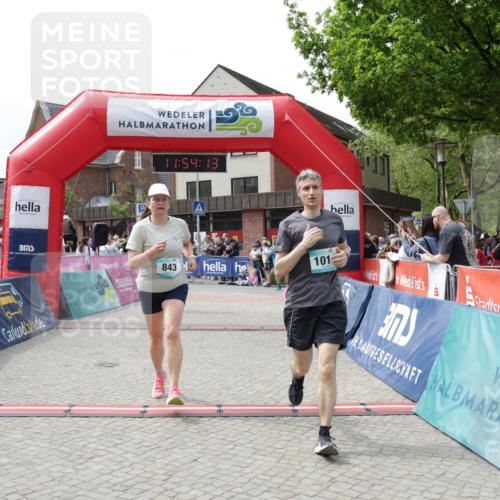 10.05.2026 - 8. Wedeler Halbmarathon Yannick Fuchs http://msf.ph/oto/9734901 10.05.2026 11:54:12 Ziel 267, 843, 1014 meine-sportfotos.de