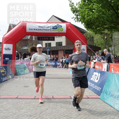 10.05.2026 - 8. Wedeler Halbmarathon Yannick Fuchs http://msf.ph/oto/9734904 10.05.2026 11:54:12 Ziel 267, 843, 1014 meine-sportfotos.de
