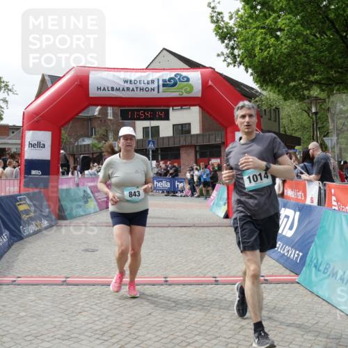 10.05.2026 - 8. Wedeler Halbmarathon Yannick Fuchs http://msf.ph/oto/9734905 10.05.2026 11:54:12 Ziel 267, 843, 1014 meine-sportfotos.de