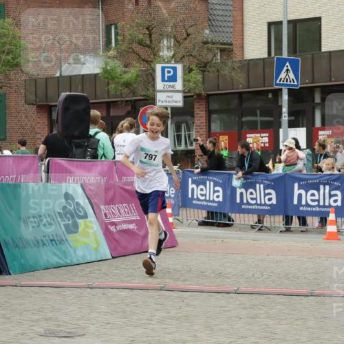 10.05.2026 - 8. Wedeler Halbmarathon Yannick Fuchs http://msf.ph/oto/9734906 10.05.2026 12:47:56 Ziel 796, 797 meine-sportfotos.de