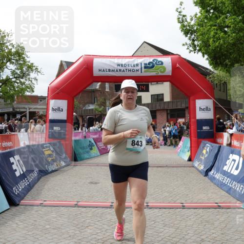 10.05.2026 - 8. Wedeler Halbmarathon Yannick Fuchs http://msf.ph/oto/9734908 10.05.2026 11:54:12 Ziel 267, 843, 1014 meine-sportfotos.de