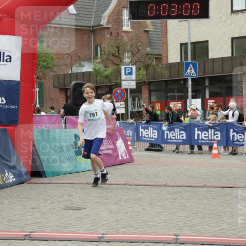 10.05.2026 - 8. Wedeler Halbmarathon Yannick Fuchs http://msf.ph/oto/9734914 10.05.2026 12:47:57 Ziel 796, 797 meine-sportfotos.de