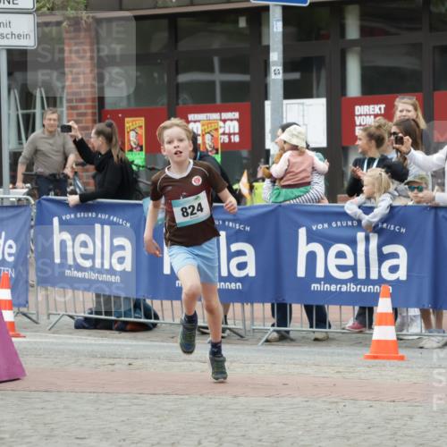 10.05.2026 - 8. Wedeler Halbmarathon Yannick Fuchs http://msf.ph/oto/9734918 10.05.2026 12:48:01 Ziel 797, 824 meine-sportfotos.de