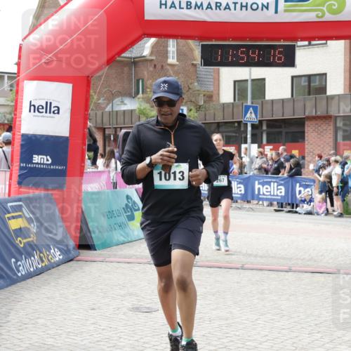 10.05.2026 - 8. Wedeler Halbmarathon Yannick Fuchs http://msf.ph/oto/9734920 10.05.2026 11:54:15 Ziel 267, 843, 1014 meine-sportfotos.de