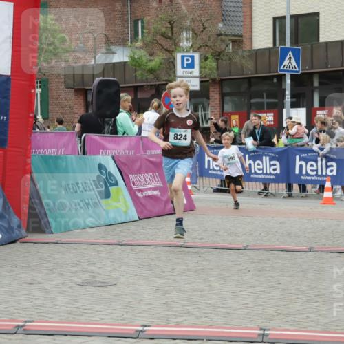10.05.2026 - 8. Wedeler Halbmarathon Yannick Fuchs http://msf.ph/oto/9734933 10.05.2026 12:48:03 Ziel 795, 797, 824, 2116 meine-sportfotos.de