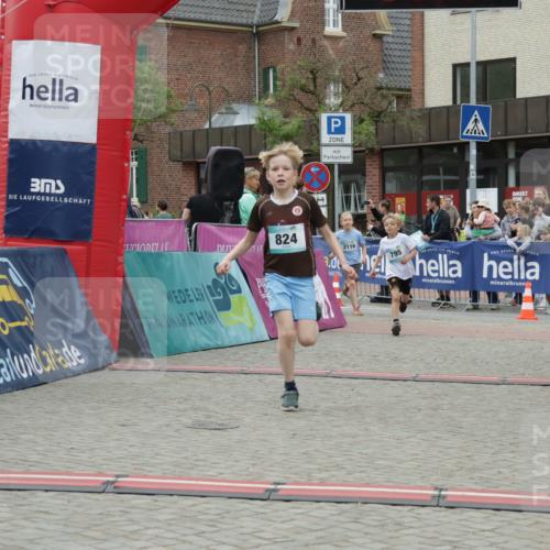 10.05.2026 - 8. Wedeler Halbmarathon Yannick Fuchs http://msf.ph/oto/9734940 10.05.2026 12:48:04 Ziel 795, 824, 2116 meine-sportfotos.de
