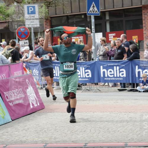 10.05.2026 - 8. Wedeler Halbmarathon Yannick Fuchs http://msf.ph/oto/9734943 10.05.2026 11:54:20 Ziel 5, 267, 1030 meine-sportfotos.de