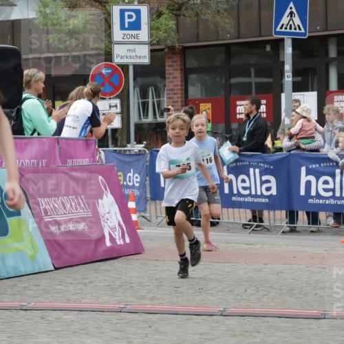 10.05.2026 - 8. Wedeler Halbmarathon Yannick Fuchs http://msf.ph/oto/9734944 10.05.2026 12:48:04 Ziel 795, 824, 2116 meine-sportfotos.de