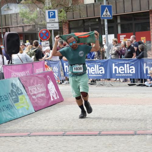 10.05.2026 - 8. Wedeler Halbmarathon Yannick Fuchs http://msf.ph/oto/9734949 10.05.2026 11:54:21 Ziel 5, 267, 1030 meine-sportfotos.de