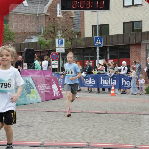 10.05.2026 - 8. Wedeler Halbmarathon Yannick Fuchs http://msf.ph/oto/9734969 10.05.2026 12:48:07 Ziel 408, 795, 824, 2116 meine-sportfotos.de
