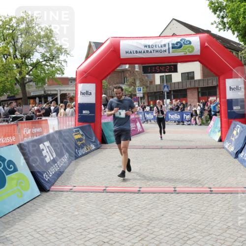 10.05.2026 - 8. Wedeler Halbmarathon Yannick Fuchs http://msf.ph/oto/9734984 10.05.2026 11:54:25 Ziel 5, 1030, 2020 meine-sportfotos.de