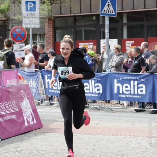 10.05.2026 - 8. Wedeler Halbmarathon Yannick Fuchs http://msf.ph/oto/9735010 10.05.2026 11:54:34 Ziel 859 meine-sportfotos.de
