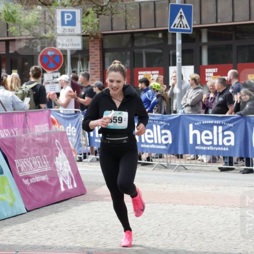 10.05.2026 - 8. Wedeler Halbmarathon Yannick Fuchs http://msf.ph/oto/9735012 10.05.2026 11:54:34 Ziel 859 meine-sportfotos.de