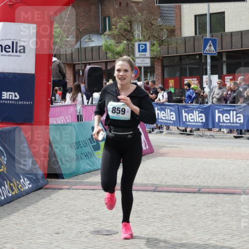10.05.2026 - 8. Wedeler Halbmarathon Yannick Fuchs http://msf.ph/oto/9735025 10.05.2026 11:54:35 Ziel 859 meine-sportfotos.de