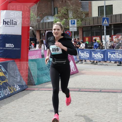 10.05.2026 - 8. Wedeler Halbmarathon Yannick Fuchs http://msf.ph/oto/9735027 10.05.2026 11:54:35 Ziel 859 meine-sportfotos.de