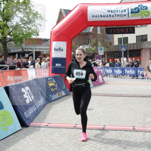 10.05.2026 - 8. Wedeler Halbmarathon Yannick Fuchs http://msf.ph/oto/9735033 10.05.2026 11:54:35 Ziel 859 meine-sportfotos.de