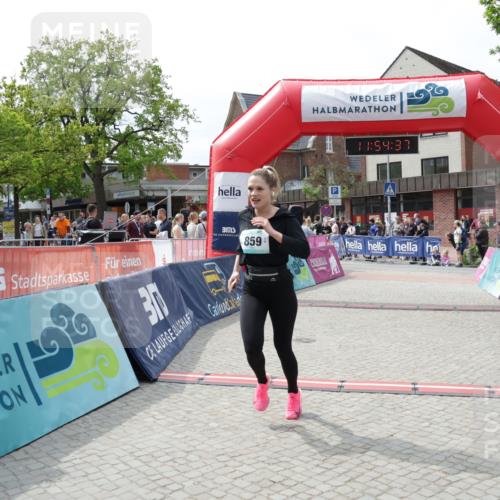 10.05.2026 - 8. Wedeler Halbmarathon Yannick Fuchs http://msf.ph/oto/9735035 10.05.2026 11:54:36 Ziel 859 meine-sportfotos.de
