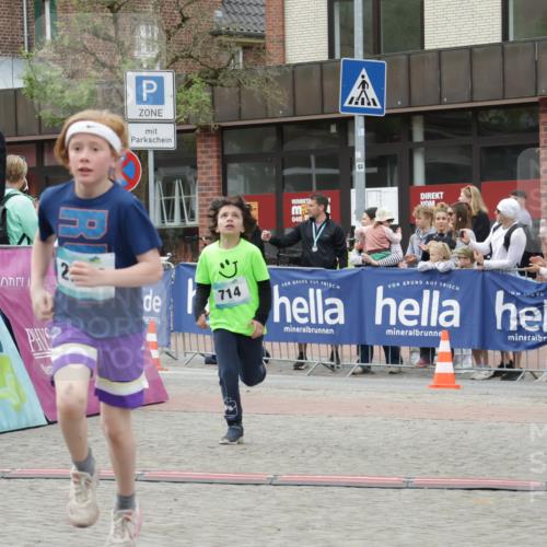 10.05.2026 - 8. Wedeler Halbmarathon Yannick Fuchs http://msf.ph/oto/9735039 10.05.2026 12:48:16 Ziel 346, 714, 2013, 2172 meine-sportfotos.de