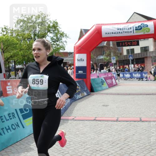 10.05.2026 - 8. Wedeler Halbmarathon Yannick Fuchs http://msf.ph/oto/9735043 10.05.2026 11:54:36 Ziel 859 meine-sportfotos.de