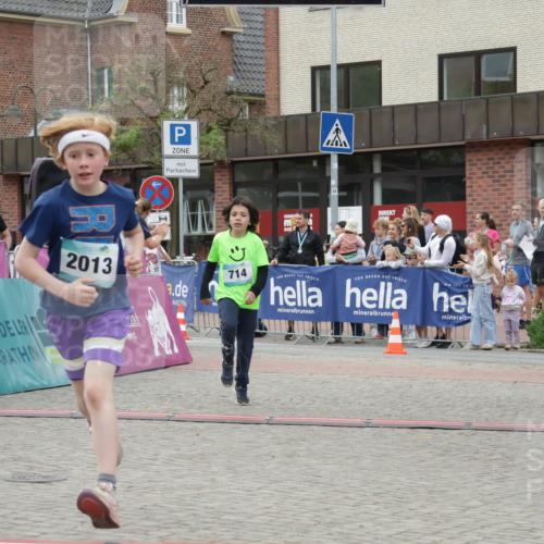 10.05.2026 - 8. Wedeler Halbmarathon Yannick Fuchs http://msf.ph/oto/9735046 10.05.2026 12:48:17 Ziel 346, 714, 2013, 2172 meine-sportfotos.de