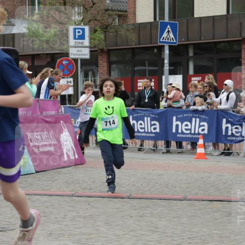 10.05.2026 - 8. Wedeler Halbmarathon Yannick Fuchs http://msf.ph/oto/9735050 10.05.2026 12:48:17 Ziel 346, 714, 2013, 2172 meine-sportfotos.de