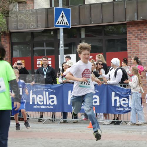 10.05.2026 - 8. Wedeler Halbmarathon Yannick Fuchs http://msf.ph/oto/9735058 10.05.2026 12:48:18 Ziel 346, 607, 714, 2013, 2172 meine-sportfotos.de