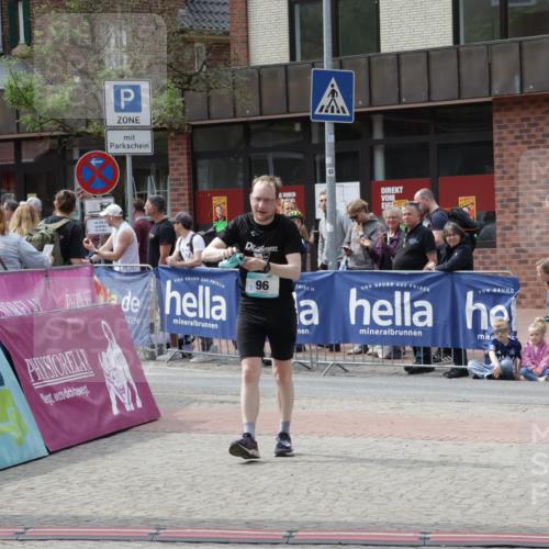 10.05.2026 - 8. Wedeler Halbmarathon Yannick Fuchs http://msf.ph/oto/9735059 10.05.2026 11:54:40 Ziel 96, 859 meine-sportfotos.de
