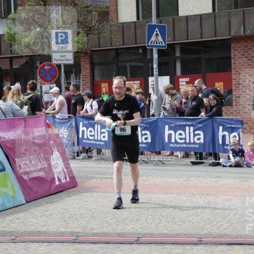 10.05.2026 - 8. Wedeler Halbmarathon Yannick Fuchs http://msf.ph/oto/9735061 10.05.2026 11:54:41 Ziel 96 meine-sportfotos.de