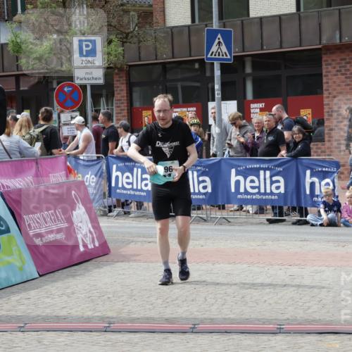 10.05.2026 - 8. Wedeler Halbmarathon Yannick Fuchs http://msf.ph/oto/9735062 10.05.2026 11:54:41 Ziel 96 meine-sportfotos.de