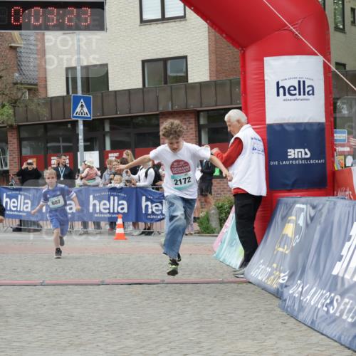 10.05.2026 - 8. Wedeler Halbmarathon Yannick Fuchs http://msf.ph/oto/9735073 10.05.2026 12:48:19 Ziel 607, 714, 2013, 2172 meine-sportfotos.de