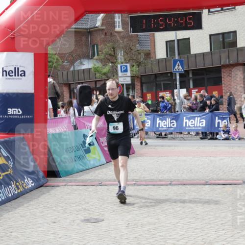 10.05.2026 - 8. Wedeler Halbmarathon Yannick Fuchs http://msf.ph/oto/9735085 10.05.2026 11:54:44 Ziel 96, 342, 2124 meine-sportfotos.de