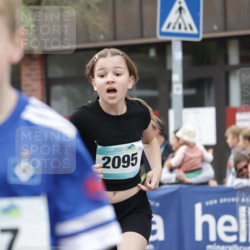 10.05.2026 - 8. Wedeler Halbmarathon Yannick Fuchs http://msf.ph/oto/9735095 10.05.2026 12:48:25 Ziel 147, 607, 609, 728, 2095, 2172 meine-sportfotos.de