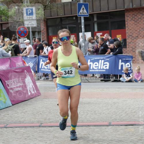 10.05.2026 - 8. Wedeler Halbmarathon Yannick Fuchs http://msf.ph/oto/9735097 10.05.2026 11:54:47 Ziel 96, 342, 2124 meine-sportfotos.de