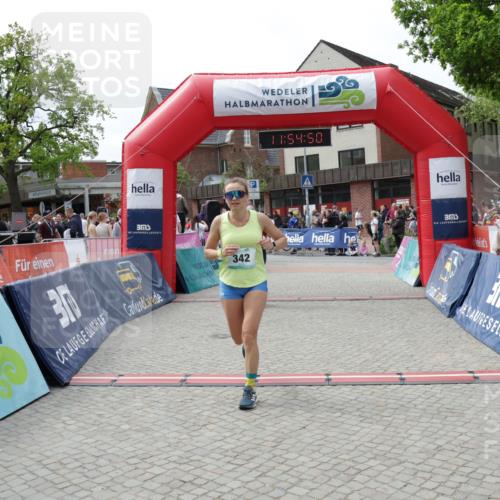 10.05.2026 - 8. Wedeler Halbmarathon Yannick Fuchs http://msf.ph/oto/9735116 10.05.2026 11:54:49 Ziel 342, 2124 meine-sportfotos.de