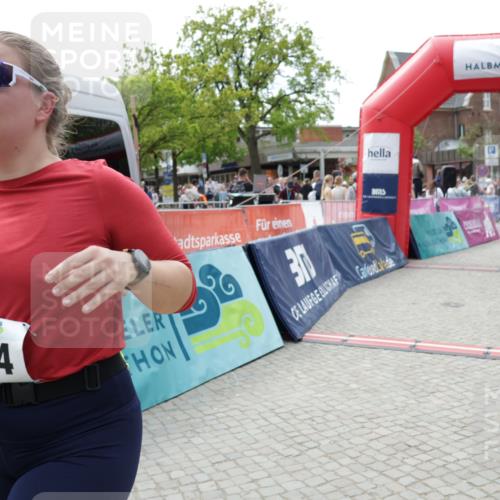 10.05.2026 - 8. Wedeler Halbmarathon Yannick Fuchs http://msf.ph/oto/9735132 10.05.2026 11:54:51 Ziel 342, 2124 meine-sportfotos.de