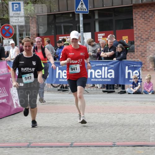 10.05.2026 - 8. Wedeler Halbmarathon Yannick Fuchs http://msf.ph/oto/9735137 10.05.2026 11:54:56 Ziel 941, 942 meine-sportfotos.de