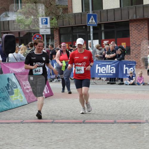 10.05.2026 - 8. Wedeler Halbmarathon Yannick Fuchs http://msf.ph/oto/9735141 10.05.2026 11:54:57 Ziel 941, 942 meine-sportfotos.de