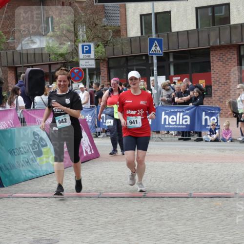 10.05.2026 - 8. Wedeler Halbmarathon Yannick Fuchs http://msf.ph/oto/9735145 10.05.2026 11:54:57 Ziel 941, 942 meine-sportfotos.de