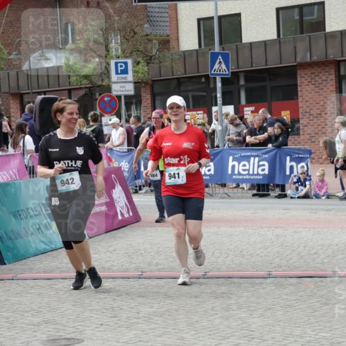 10.05.2026 - 8. Wedeler Halbmarathon Yannick Fuchs http://msf.ph/oto/9735149 10.05.2026 11:54:57 Ziel 941, 942 meine-sportfotos.de
