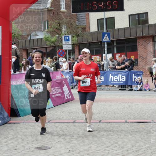 10.05.2026 - 8. Wedeler Halbmarathon Yannick Fuchs http://msf.ph/oto/9735150 10.05.2026 11:54:58 Ziel 941, 942, 984 meine-sportfotos.de