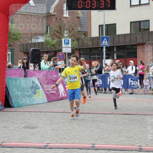 10.05.2026 - 8. Wedeler Halbmarathon Yannick Fuchs http://msf.ph/oto/9735151 10.05.2026 12:48:33 Ziel 197, 519, 728, 2054, 2063, 2066, 2150, 2170 meine-sportfotos.de
