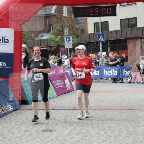 10.05.2026 - 8. Wedeler Halbmarathon Yannick Fuchs http://msf.ph/oto/9735152 10.05.2026 11:54:58 Ziel 941, 942, 984 meine-sportfotos.de