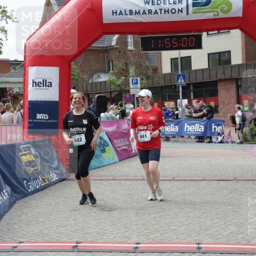 10.05.2026 - 8. Wedeler Halbmarathon Yannick Fuchs http://msf.ph/oto/9735156 10.05.2026 11:54:58 Ziel 941, 942, 984 meine-sportfotos.de