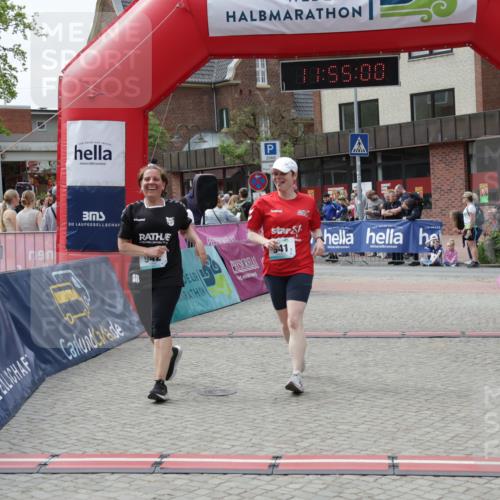 10.05.2026 - 8. Wedeler Halbmarathon Yannick Fuchs http://msf.ph/oto/9735158 10.05.2026 11:54:58 Ziel 941, 942, 984 meine-sportfotos.de