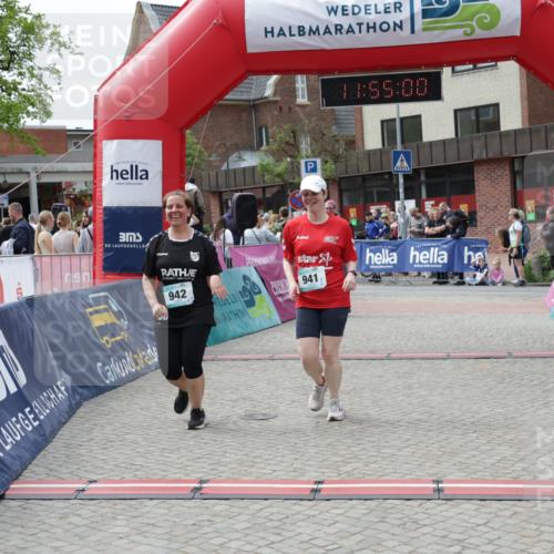 10.05.2026 - 8. Wedeler Halbmarathon Yannick Fuchs http://msf.ph/oto/9735160 10.05.2026 11:54:58 Ziel 941, 942, 984 meine-sportfotos.de