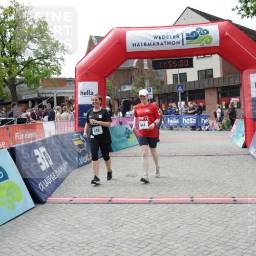 10.05.2026 - 8. Wedeler Halbmarathon Yannick Fuchs http://msf.ph/oto/9735162 10.05.2026 11:54:59 Ziel 941, 942, 984 meine-sportfotos.de